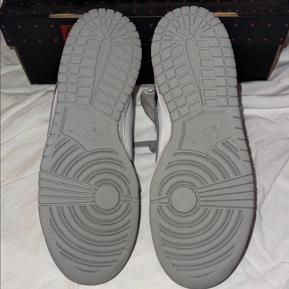 Nike Dunk Low White and Dark Blue Sneakers - Men’s Size 8 - Picture 5 of 7